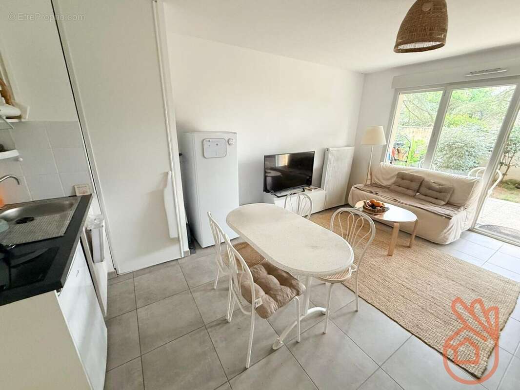 T2 en rdj + terrasse jardinet et 2 places de parking - photo 3