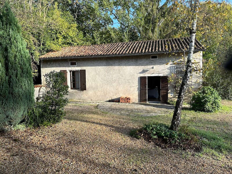 Belle maison en pierre  avec piscine.   Maison avec grand  jardin, gite et piscine - photo 12