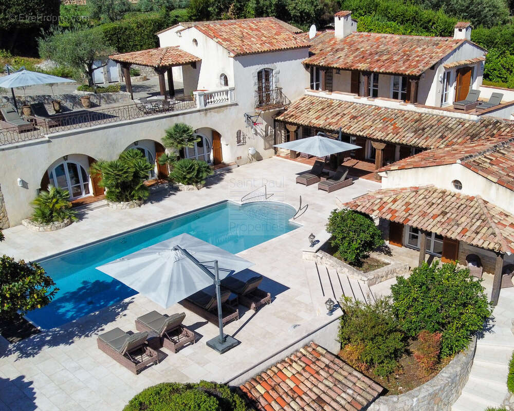 Superbe propriété - 437m2 - Domaine fermé - photo 21