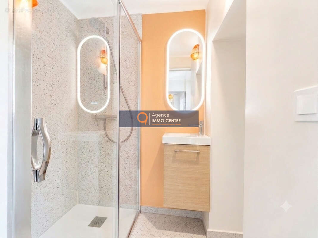 Hyères Centre Ville - Superbe appartement T4 Haussmannien rénové de 92 m2 - photo 10