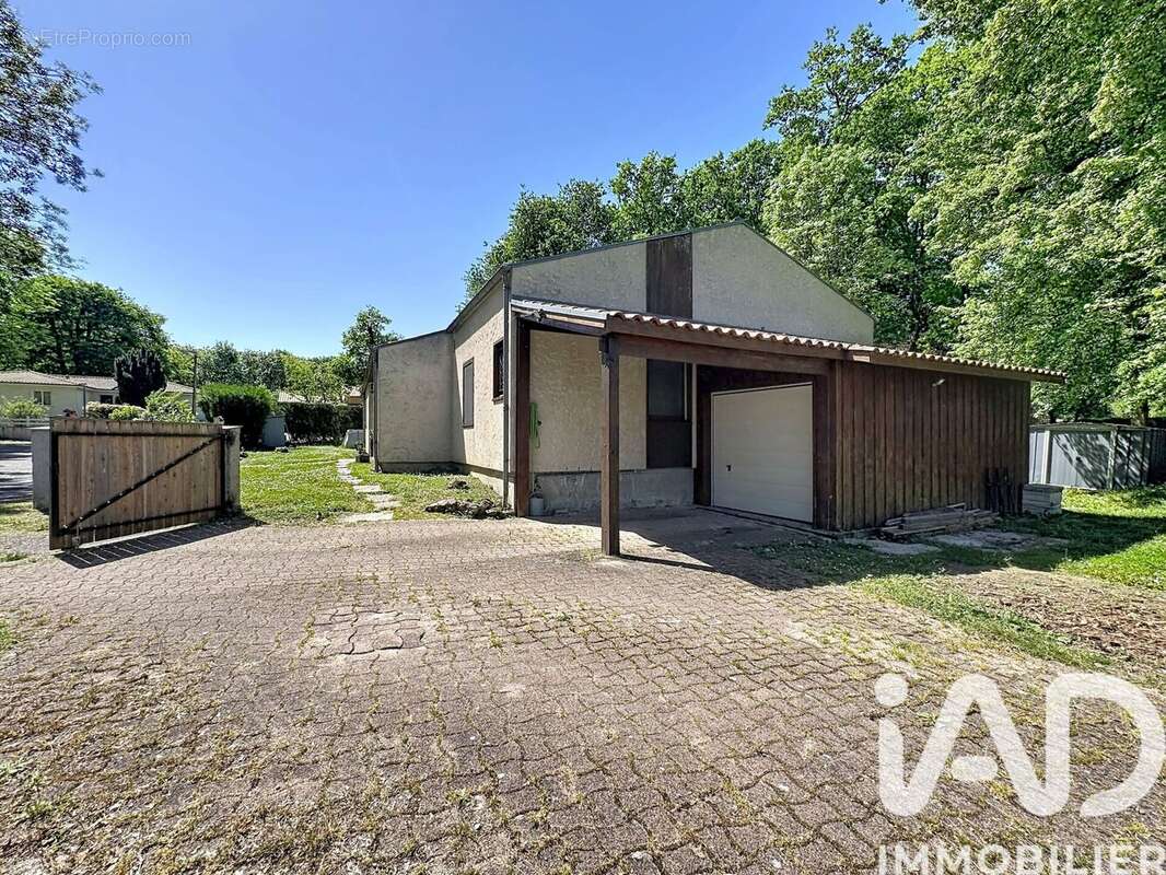 Photo 5 - Maison à ROULLET-SAINT-ESTEPHE