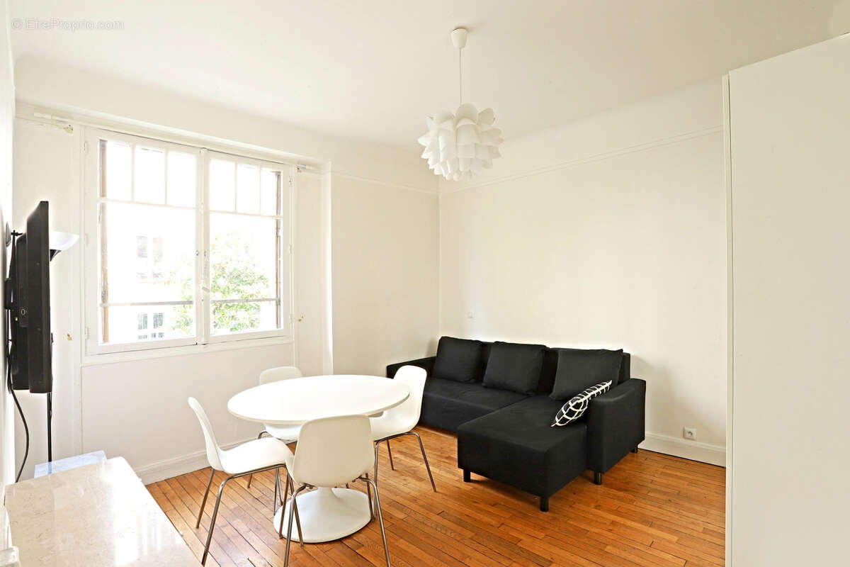 Appartement à PARIS-14E