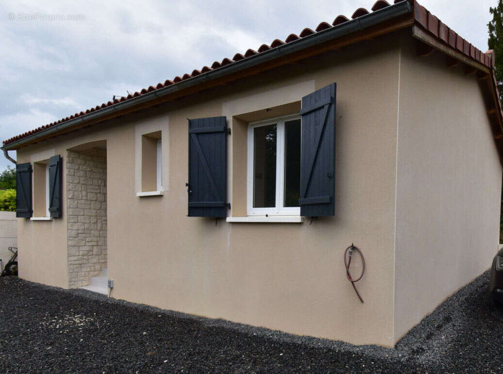 DSC_0020 - Maison à ROULLET-SAINT-ESTEPHE