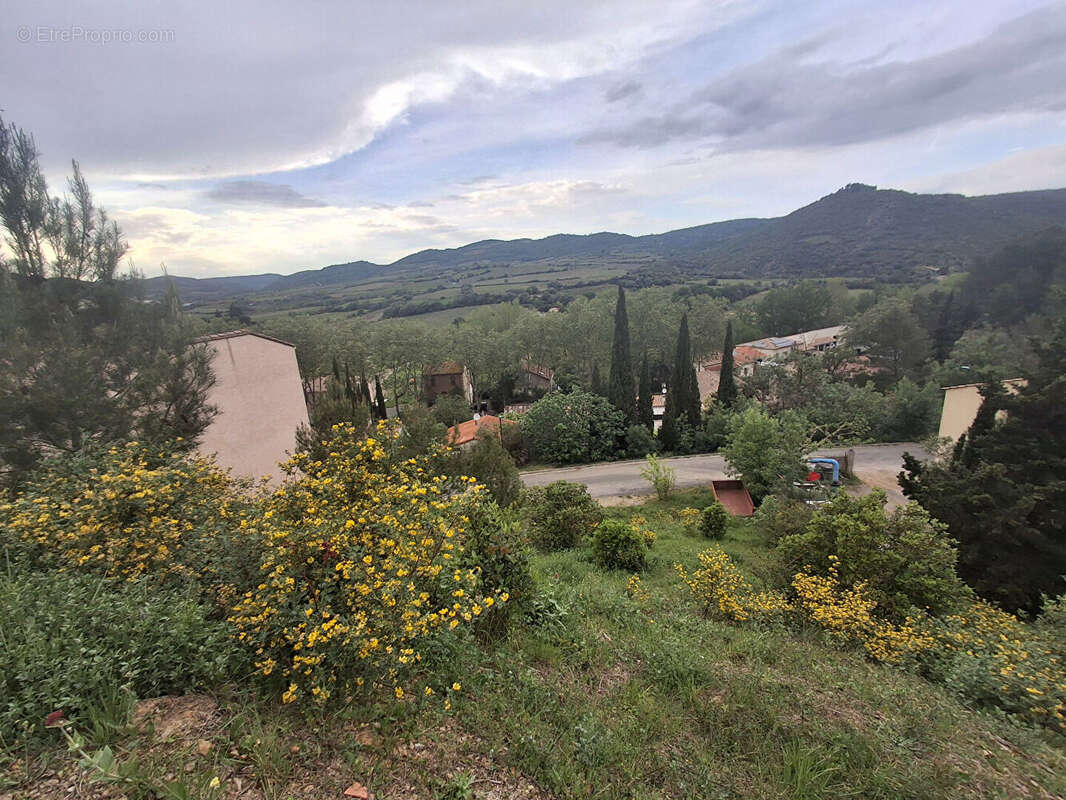 Terrain à VILLENEUVE-LES-CORBIERES