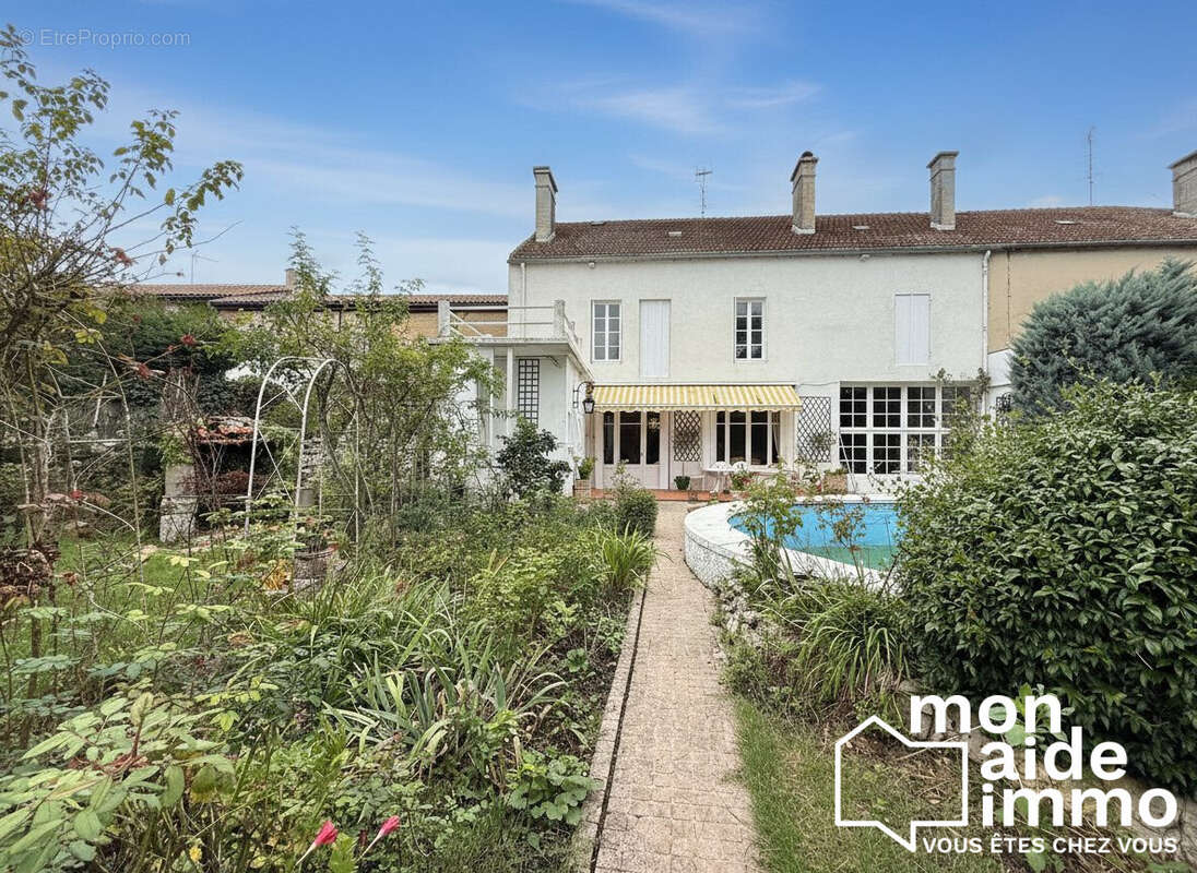 Maison à COCUMONT