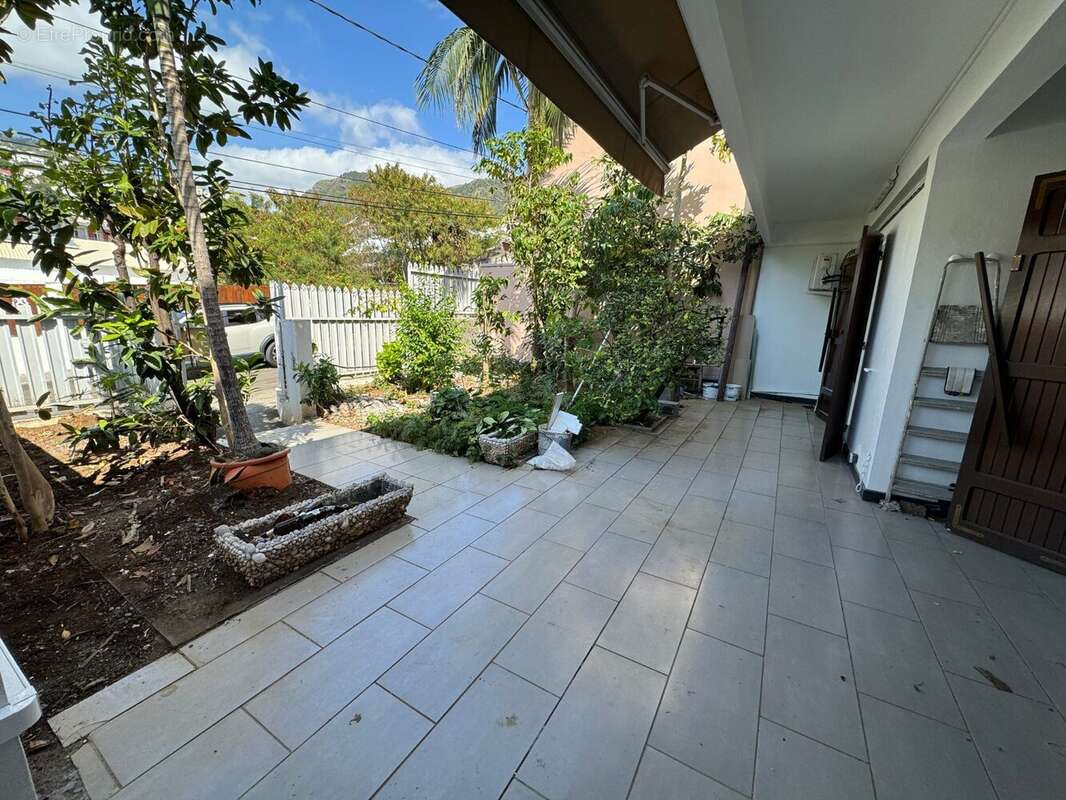 Maison 90 m² à Saint-Denis  - photo 9