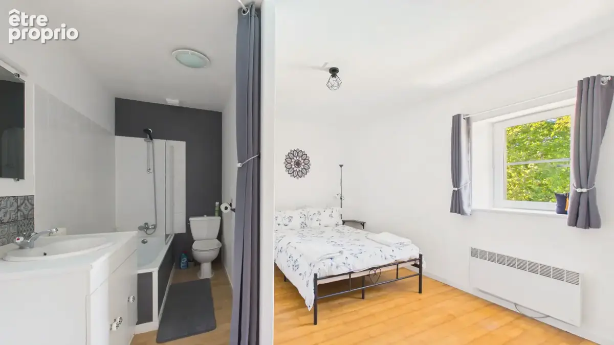 Exceptionnelle propriété de village avec gîte et piscine chauffée - Excellent potentiel de revenus - photo 11