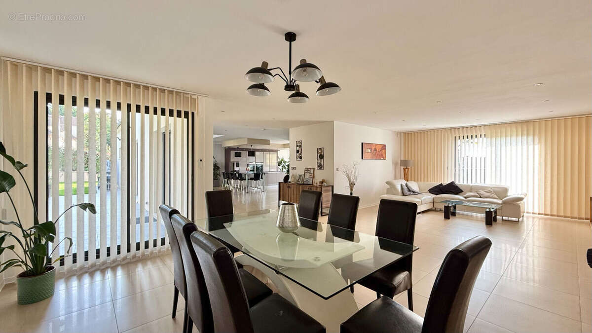 Maison à SAINTRY-SUR-SEINE