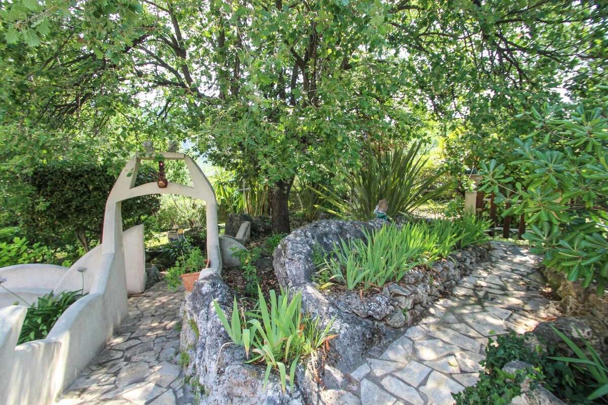 Maison 220 m² à Tourrette-Levens  - photo 16