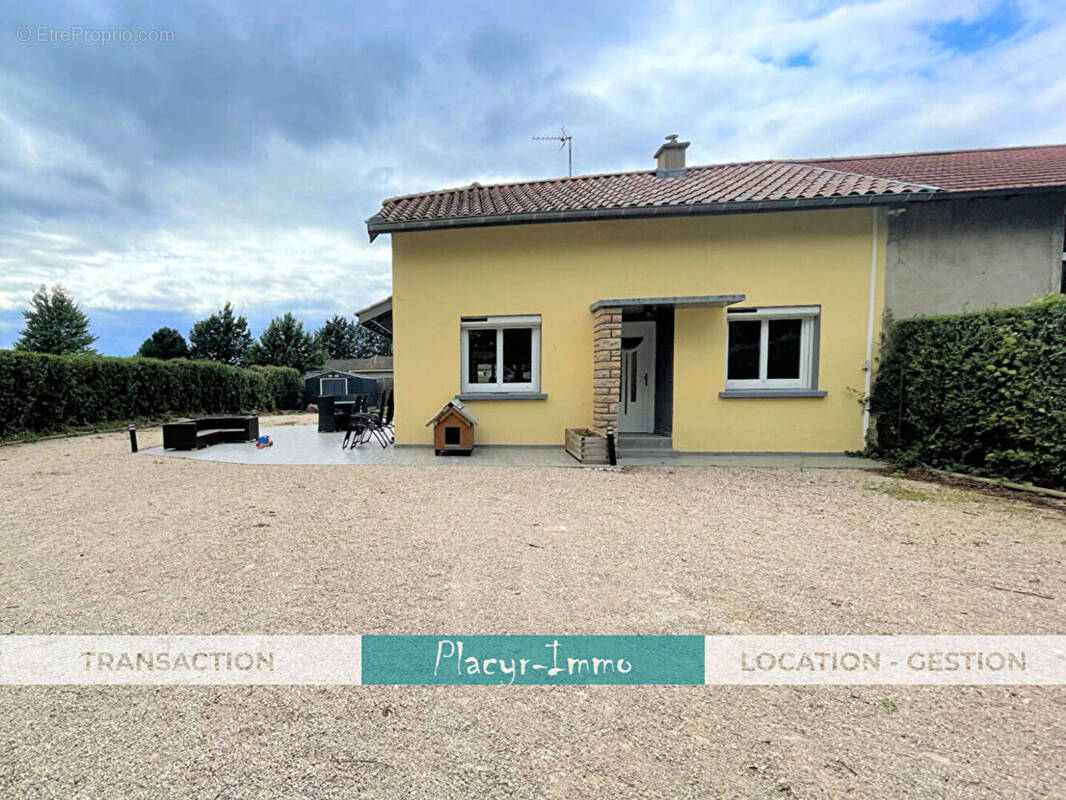 Maison à BAGE-LA-VILLE