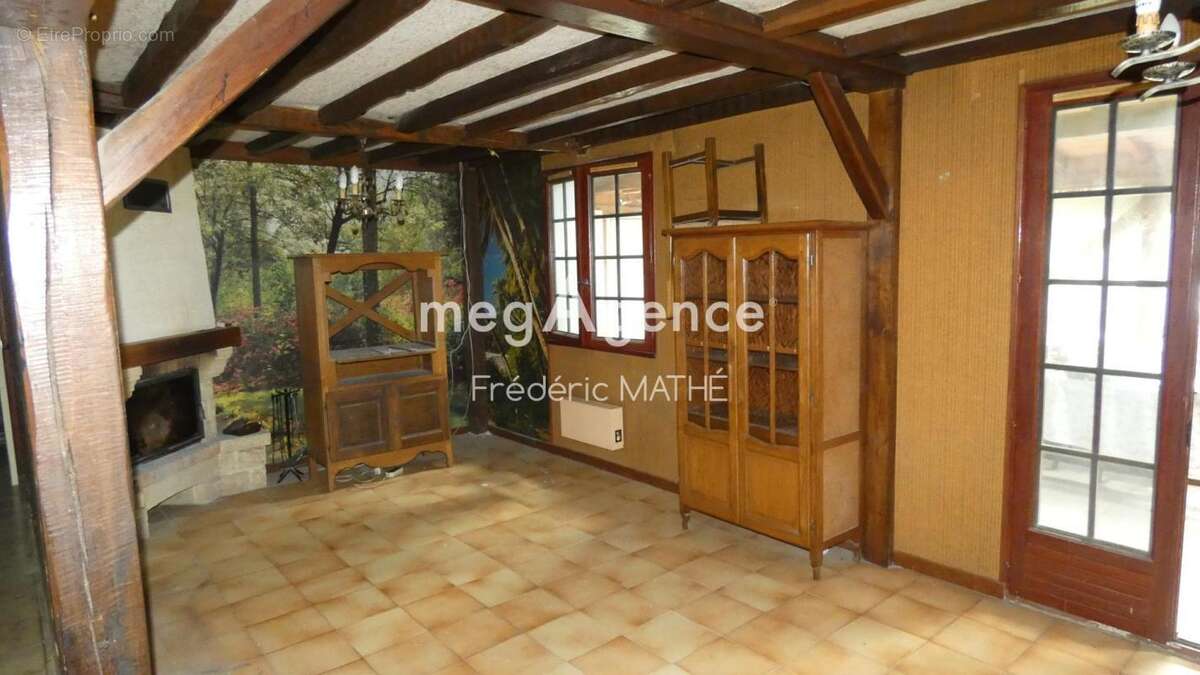Maison de plain-pied avec dépendances et jardin - photo 6