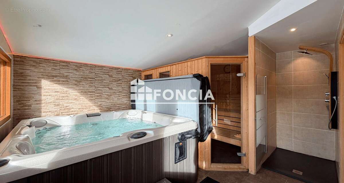 Maison à NOTRE-DAME-DE-BELLECOMBE