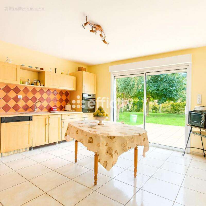 Maison à LENCLOITRE