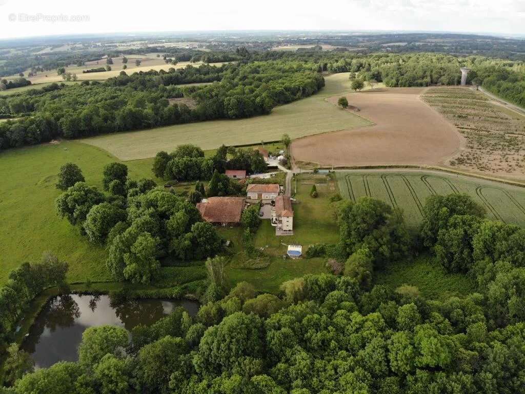 Maison à MAZEROLLES