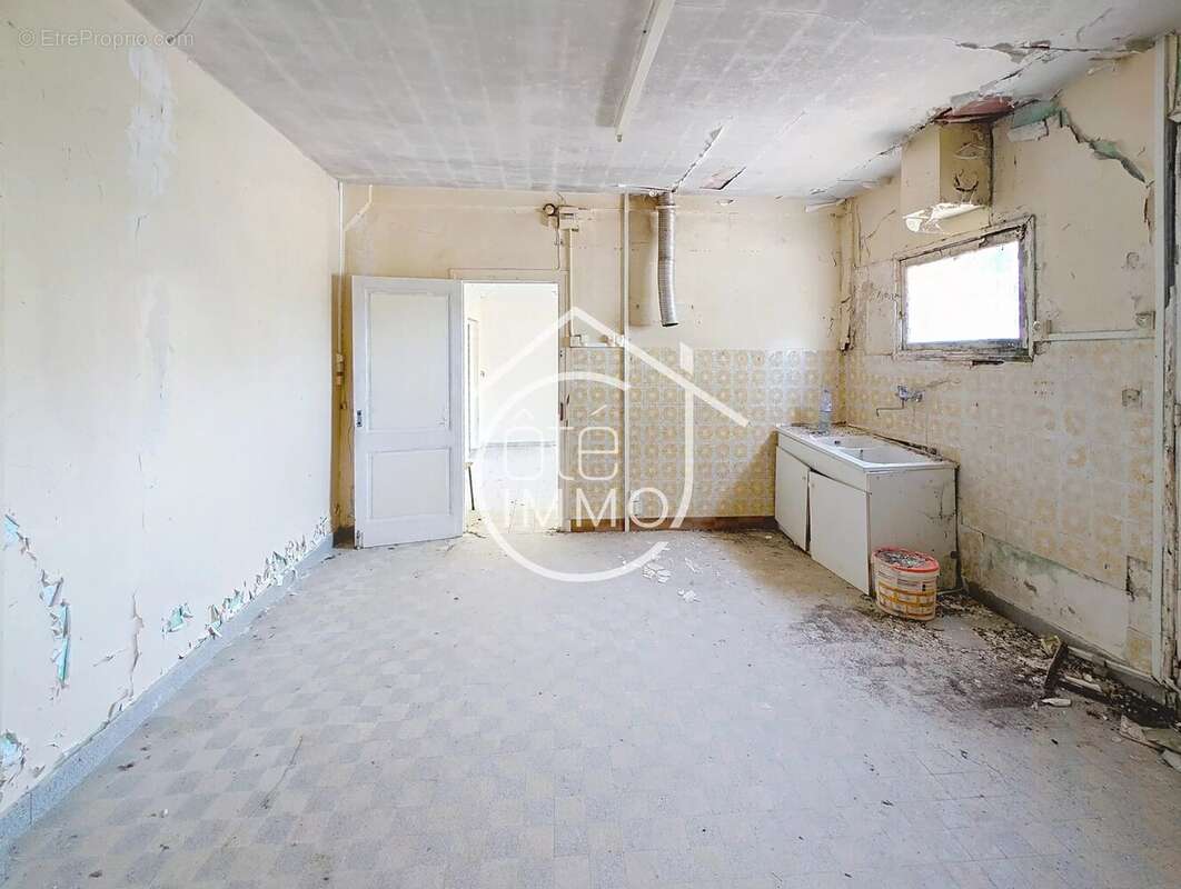 LA FORCE : Maison de 101m² avec local commercial de 111m² à rénover entièrement - photo 2