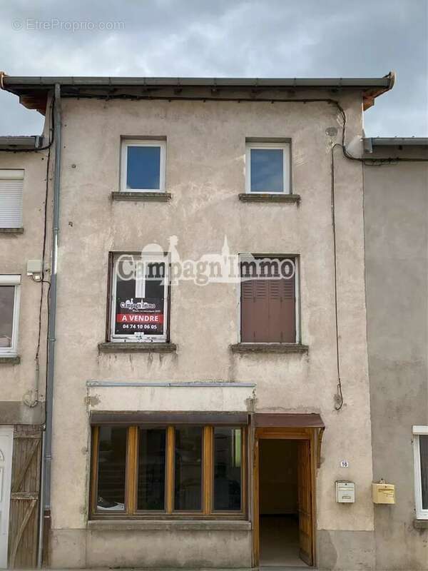 Maison à SAINT-CYR-DE-VALORGES