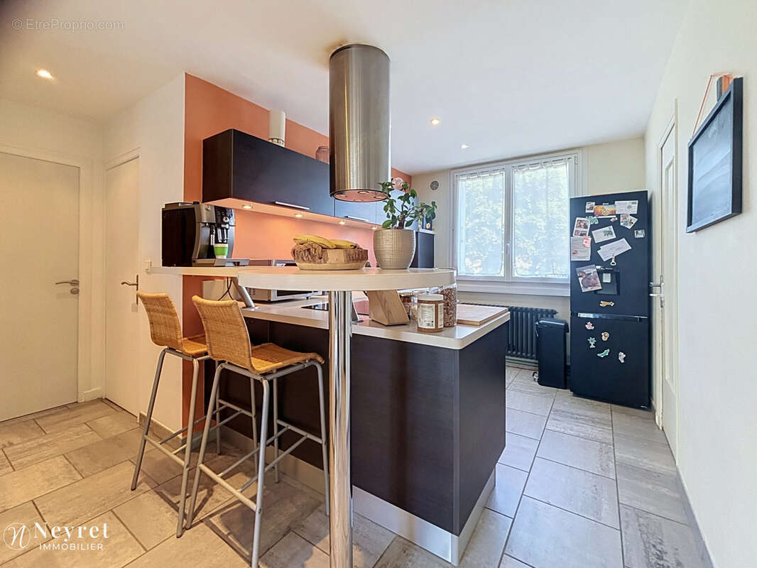 Appartement T3 traversant- rénové 67 m2- 2 chambres -Saint-Symphorien-d’Ozon- - photo 4