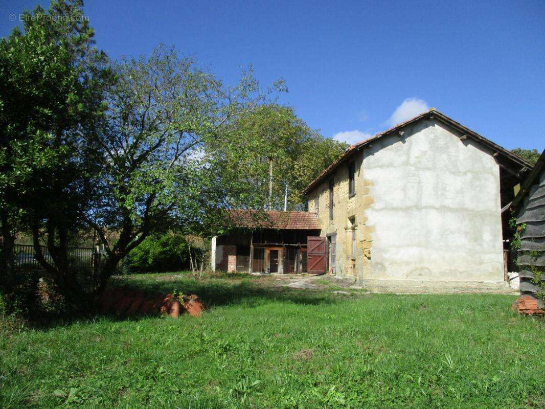 Maison à LARROQUE