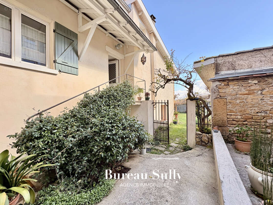 Maison à COUZON-AU-MONT-D'OR