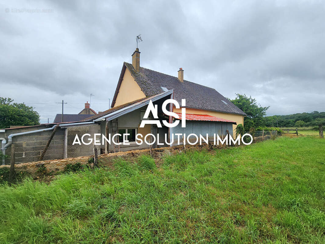 Maison à SAINT-AUBIN-DE-LOCQUENAY