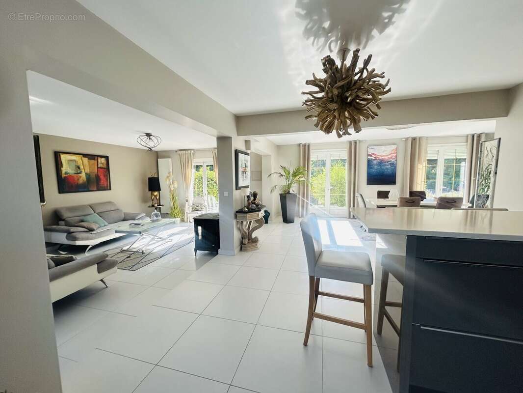 Maison 210 m² à Villers-Sur-Coudun  - photo 4