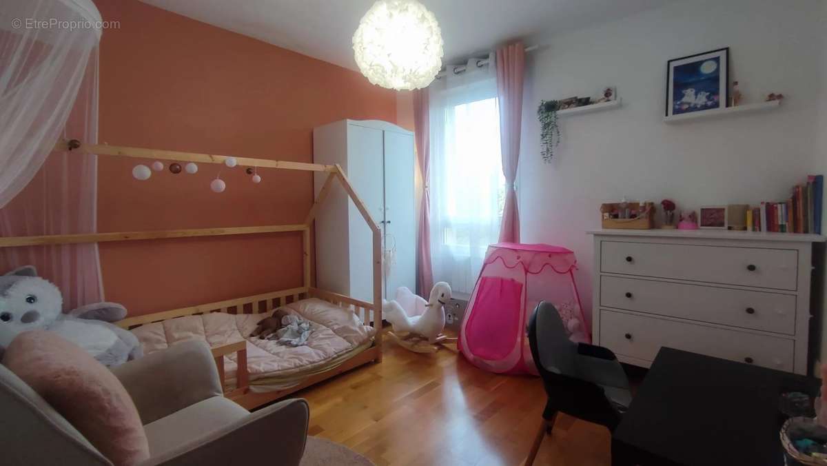 Appartement à VILLETANEUSE