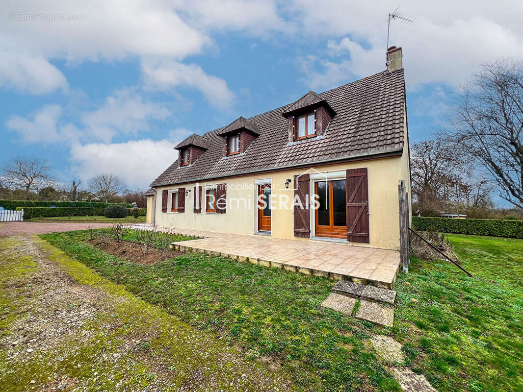 Montmerrei - Maison familiale avec jardin et garages - photo 2