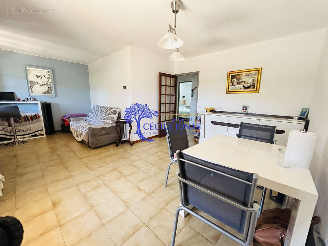 Appartement à CARQUEIRANNE