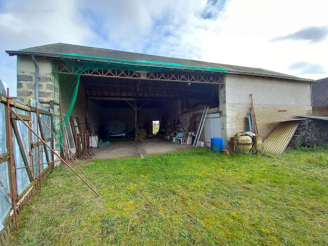 Maison à LENCLOITRE