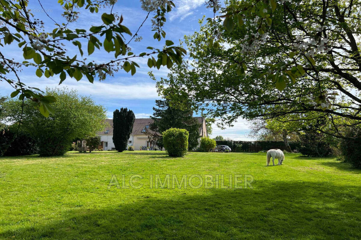 Maison à NEAUPHE-SOUS-ESSAI