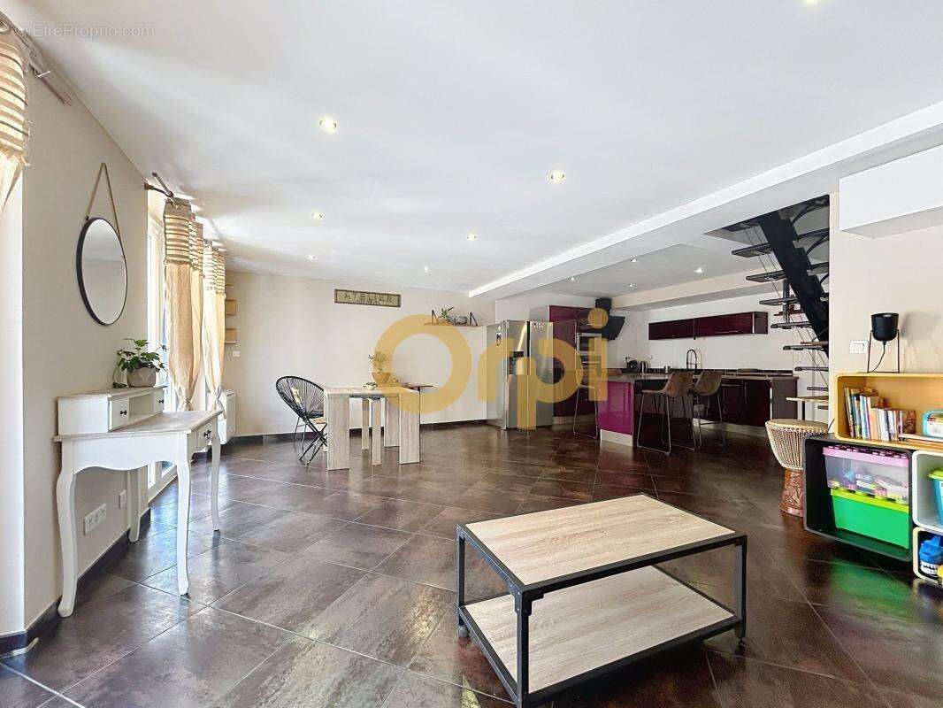 Appartement à ROQUEBRUNE-SUR-ARGENS