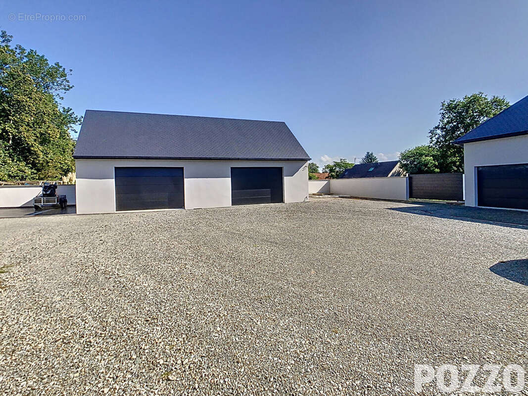 Maison récente de 276 m² à Coudeville Sur Mer (50290) - photo 16