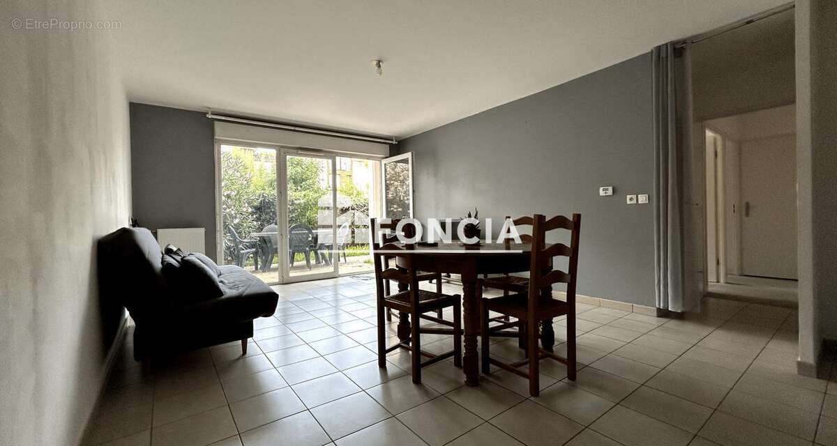 Appartement à SAINT-PIERRE-DU-PERRAY