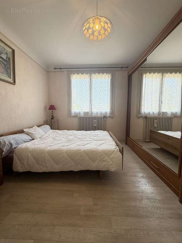 Maison 106 m² à Mayet  - photo 6