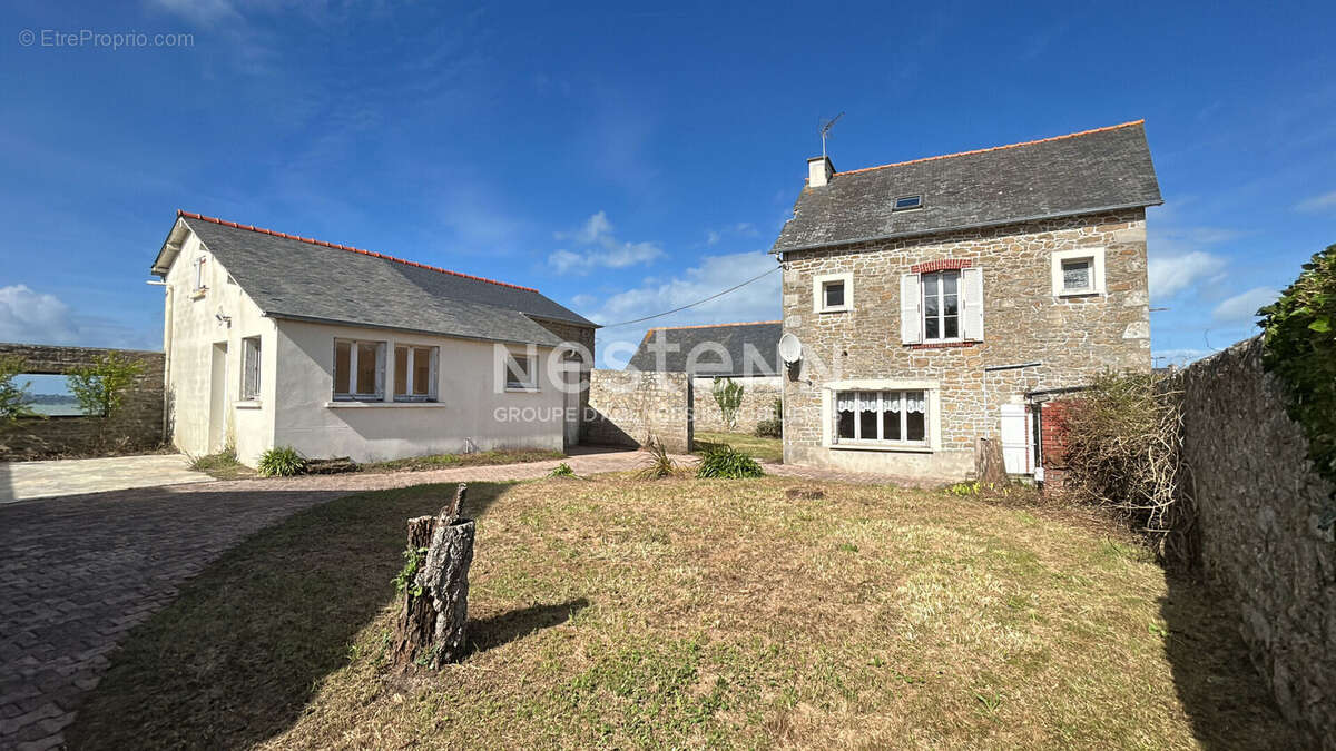Maison à SAINT-JACUT-DE-LA-MER