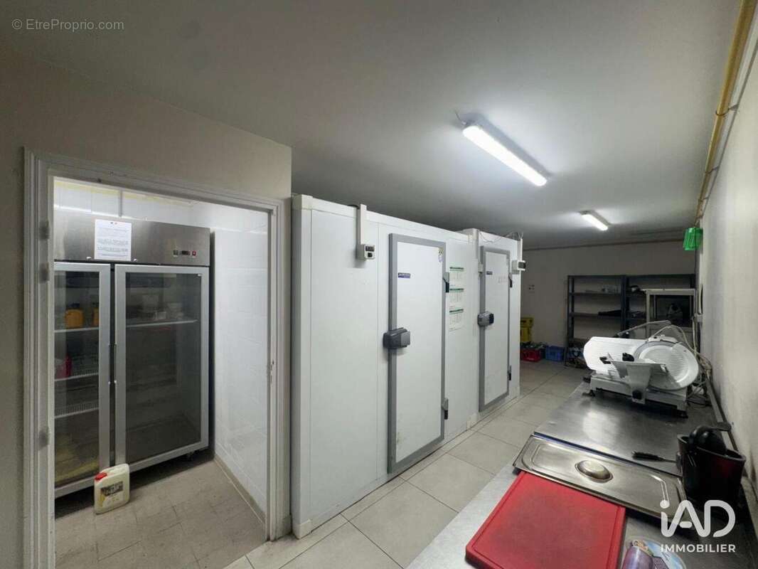 Commerce 484 m² à Milly-La-Foret  - photo 4