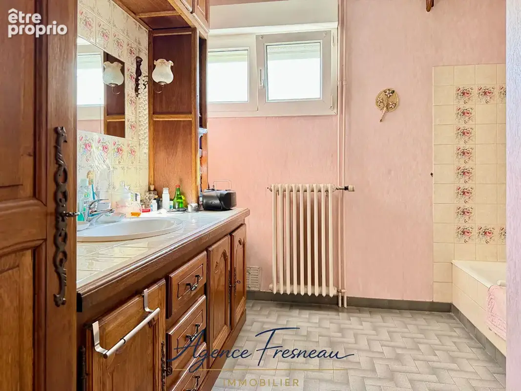 Maison familiale avec 4 chambres, sous-sol total et beau potentiel - photo 4