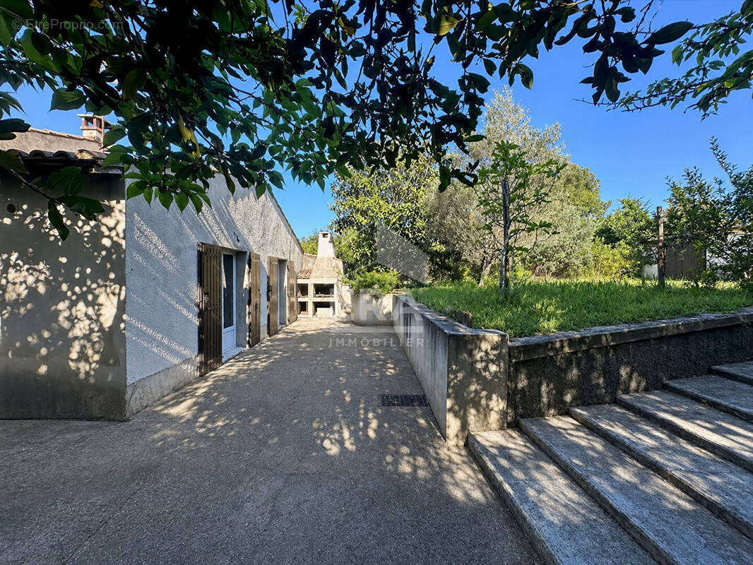 Maison à EYRAGUES