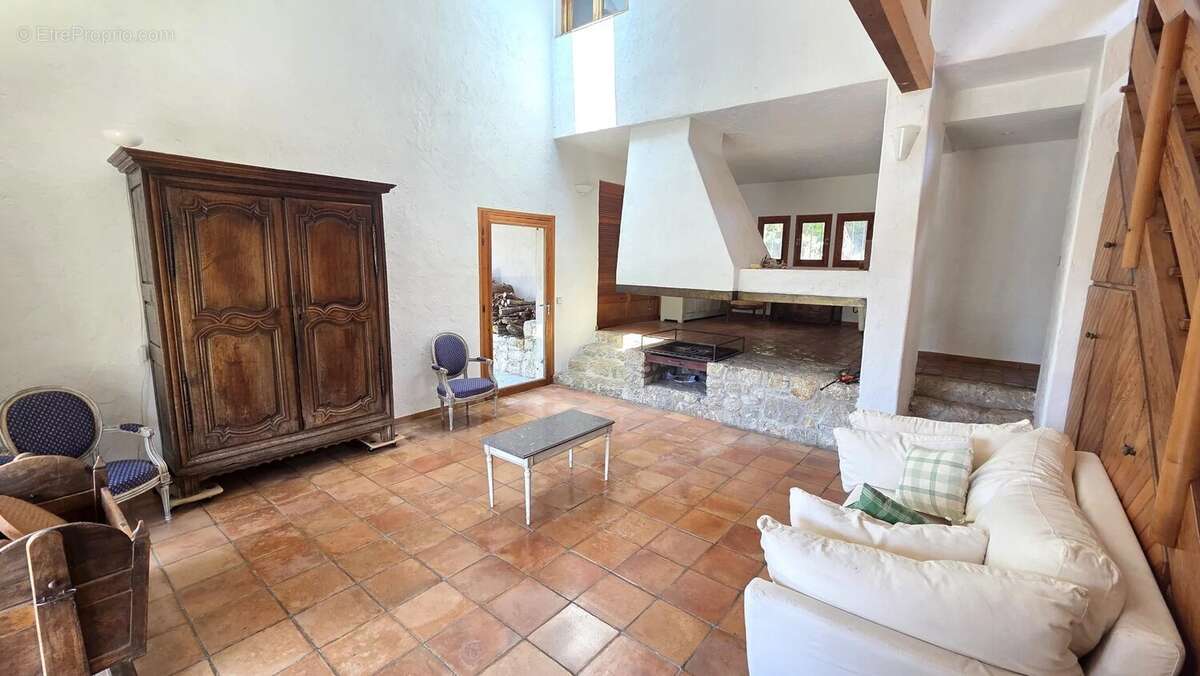 Villa avec piscine vue collines - Terrain 3000m² - photo 3
