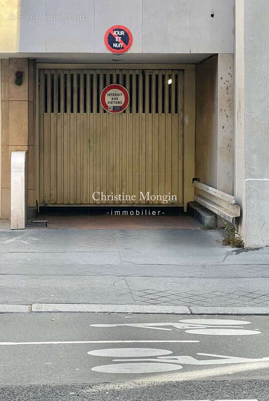 Parking à PARIS-15E