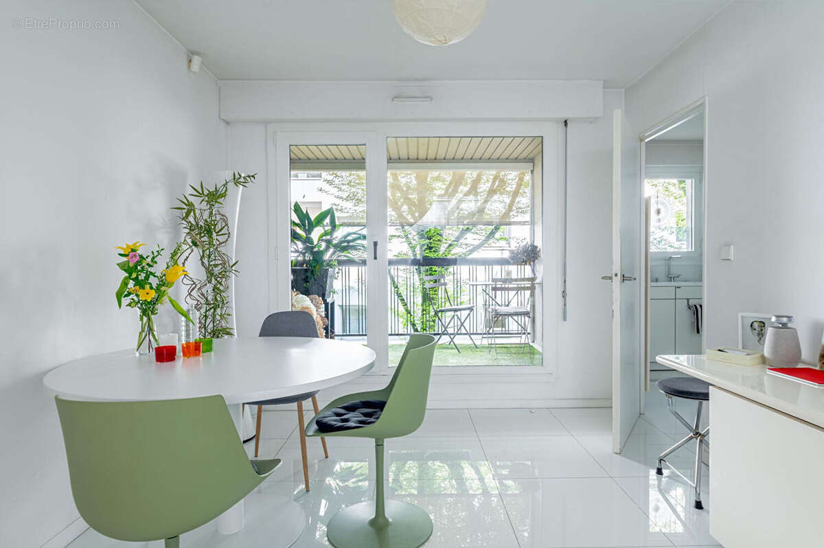 Quartier saint Fargeau - 4 PIECES  ET LOGGIA 5m2. Entre loft et maison contemporaine - photo 3
