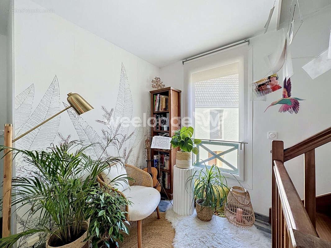 Maison 114 m² à Jouy-Le-Moutier  - photo 9