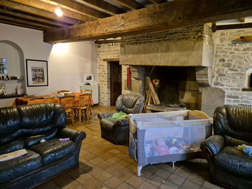 Maison en pierres à rénover 4 chambres, jardin, garage et dé - photo 2