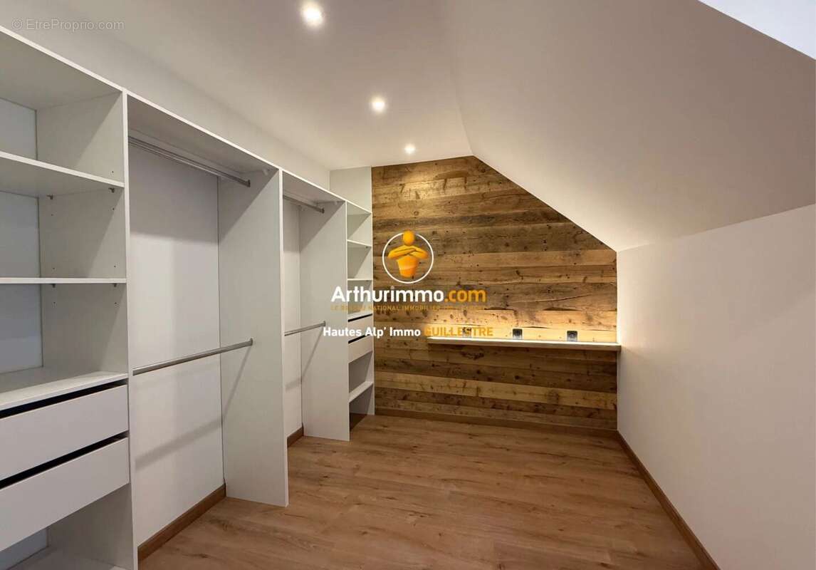 Appartement à EYGLIERS