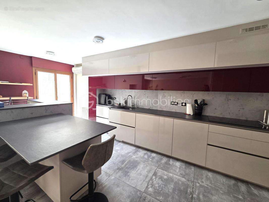 T4 115 m² avec Terrasse et Garage Centre ville Voiron - photo 2