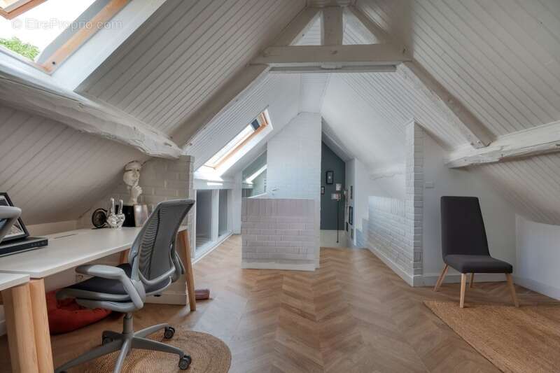 EXCLUSIVITE - Dpt Yvelines (78), à vendre à AUTOUILLET, Maison de caractère 5 pièces - photo 15