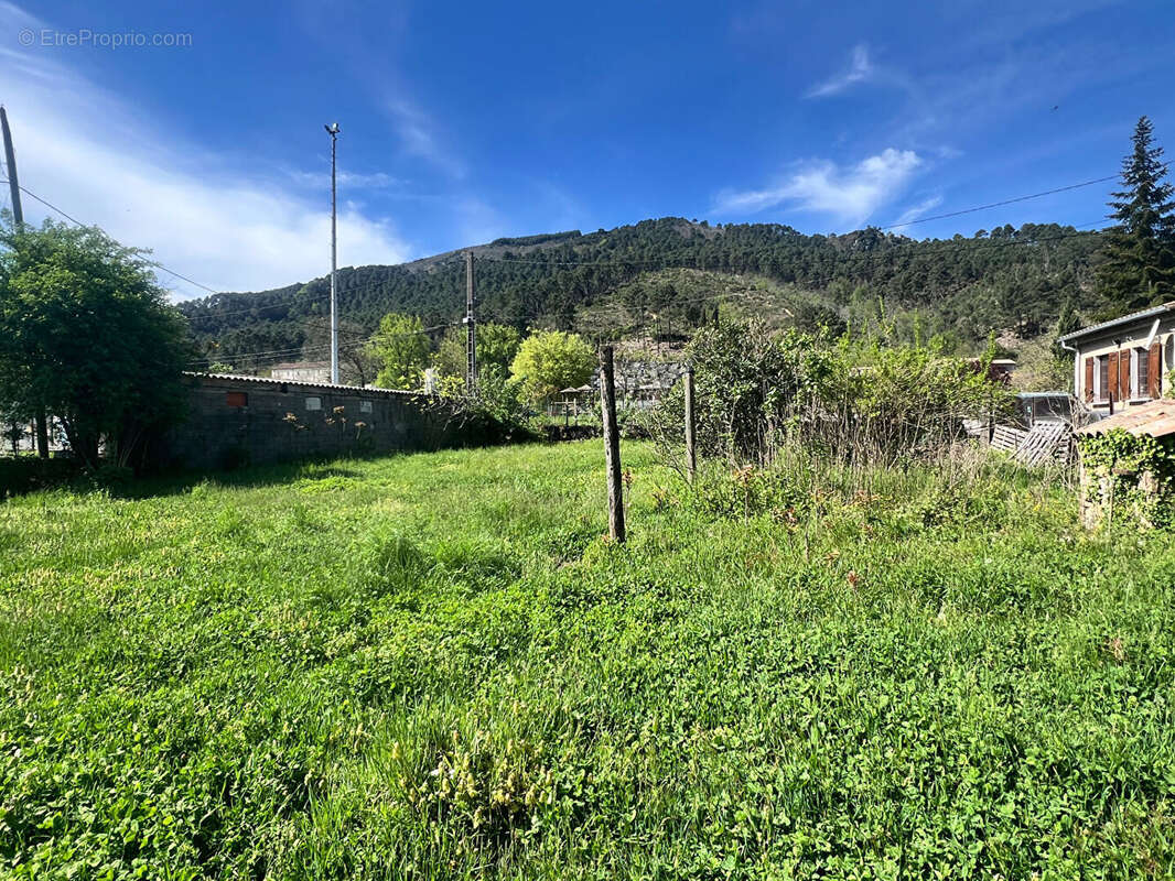 Terrain à LE MARTINET