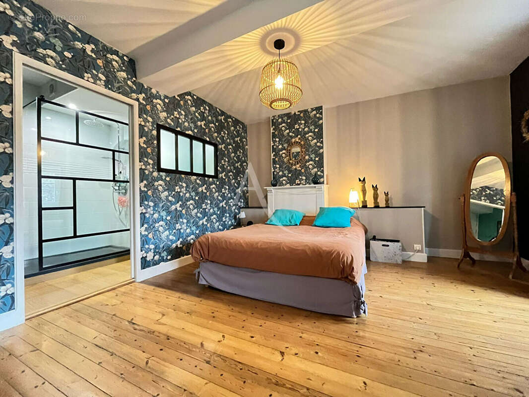 Maison à AMBRIERES-LES-VALLEES