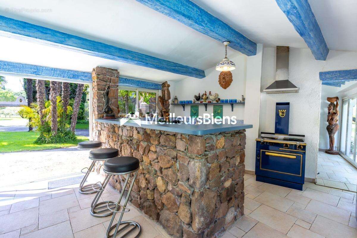 Maison à ROQUEBRUNE-SUR-ARGENS