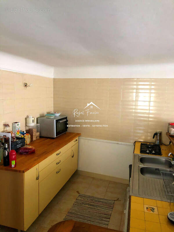 Cuisine ouverte sur séjour  - Maison à DESCARTES